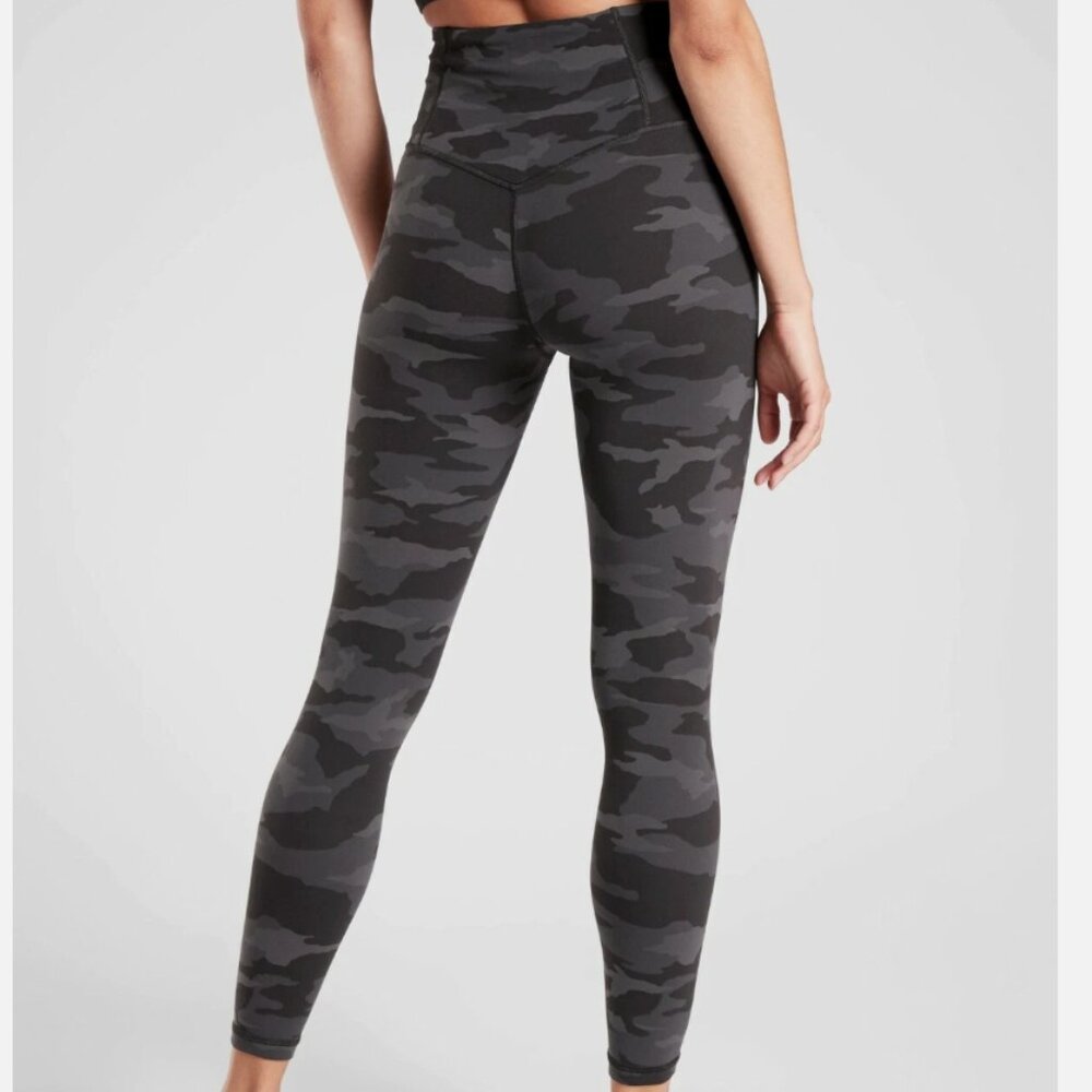 Athleta Elation 7/8 Tight Legging Black Camo Size XS Sporty Yoga Athletic Casual - Picture 2 of 11